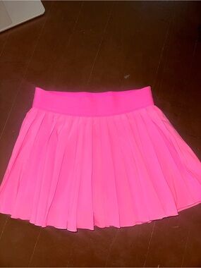 Aritzia TnAction pleated skirt